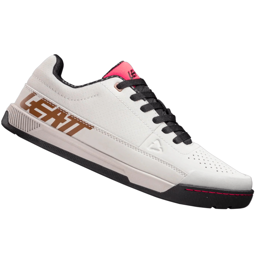 Leatt_Shoe_2.0_Flat_CreamWhite_Right_3026057960_067daf5e-9542-45e9-988f-f5d43aa44487 LEATT 2.0 FLAT V26 - Imagen 1